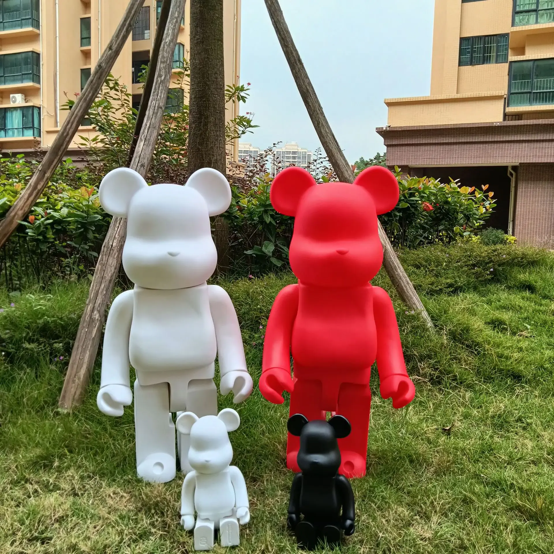 

Big Size Bearbrick 1000% 70cm Toy 28CM Bearbrick 400% White Black Model Kawaii Anime Action Figures Model Doll Hallowmas Gift