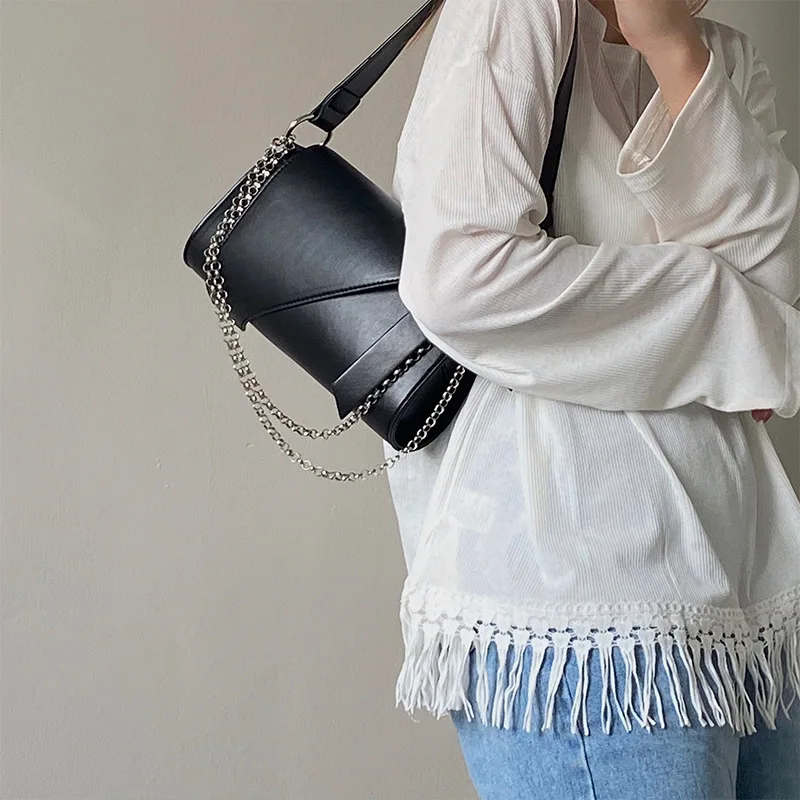 

Stylish black chain shoulder bag simple design women's handbag wallet handbag high quality PU leather women's armpit bag