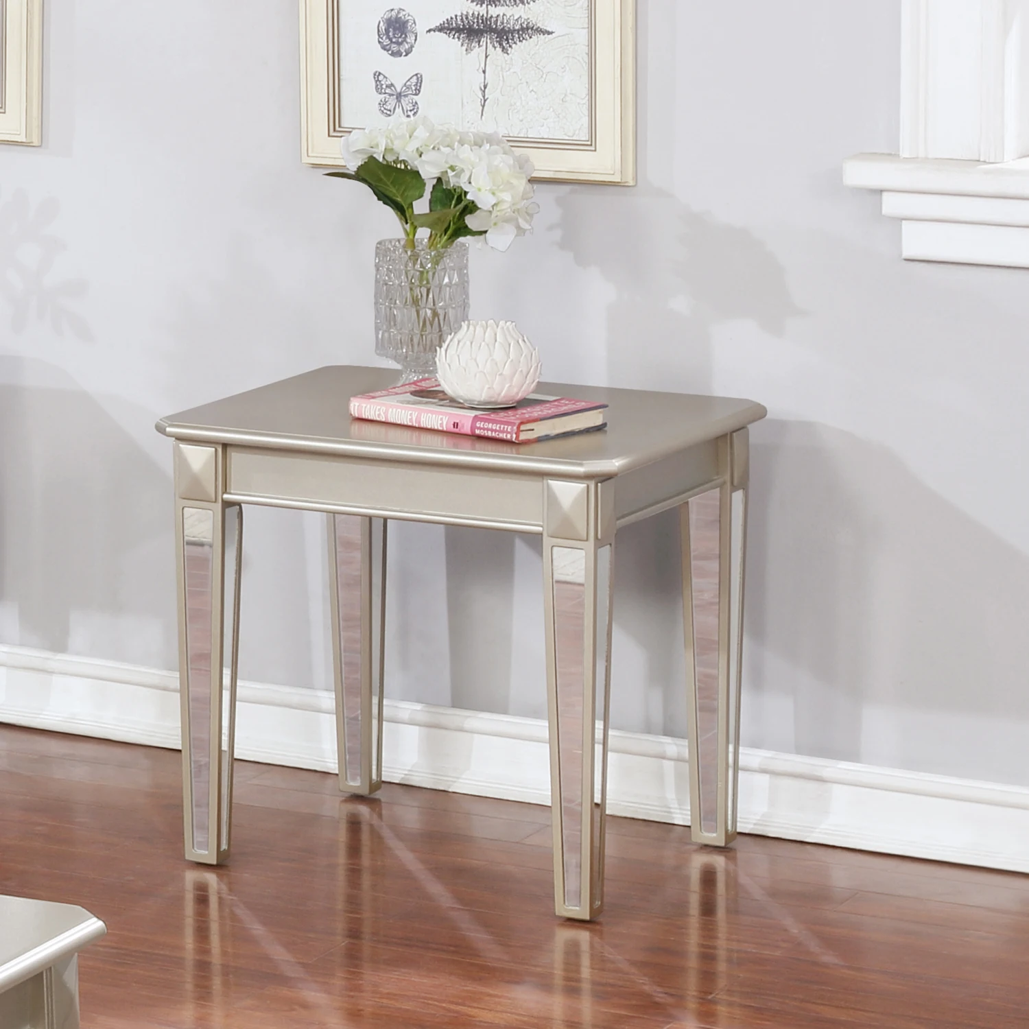 

Contemporary Barent Wood End Table with Elegant Mirrored Legs in Champagne Finish, Stylish and Modern Living Room Furniture Déc