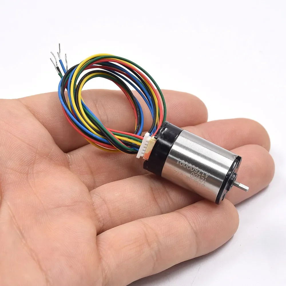 Détail du connecteur et du pilote intégré sur le Mini moteur sans balais BL1625 12V 20300 tr/min.