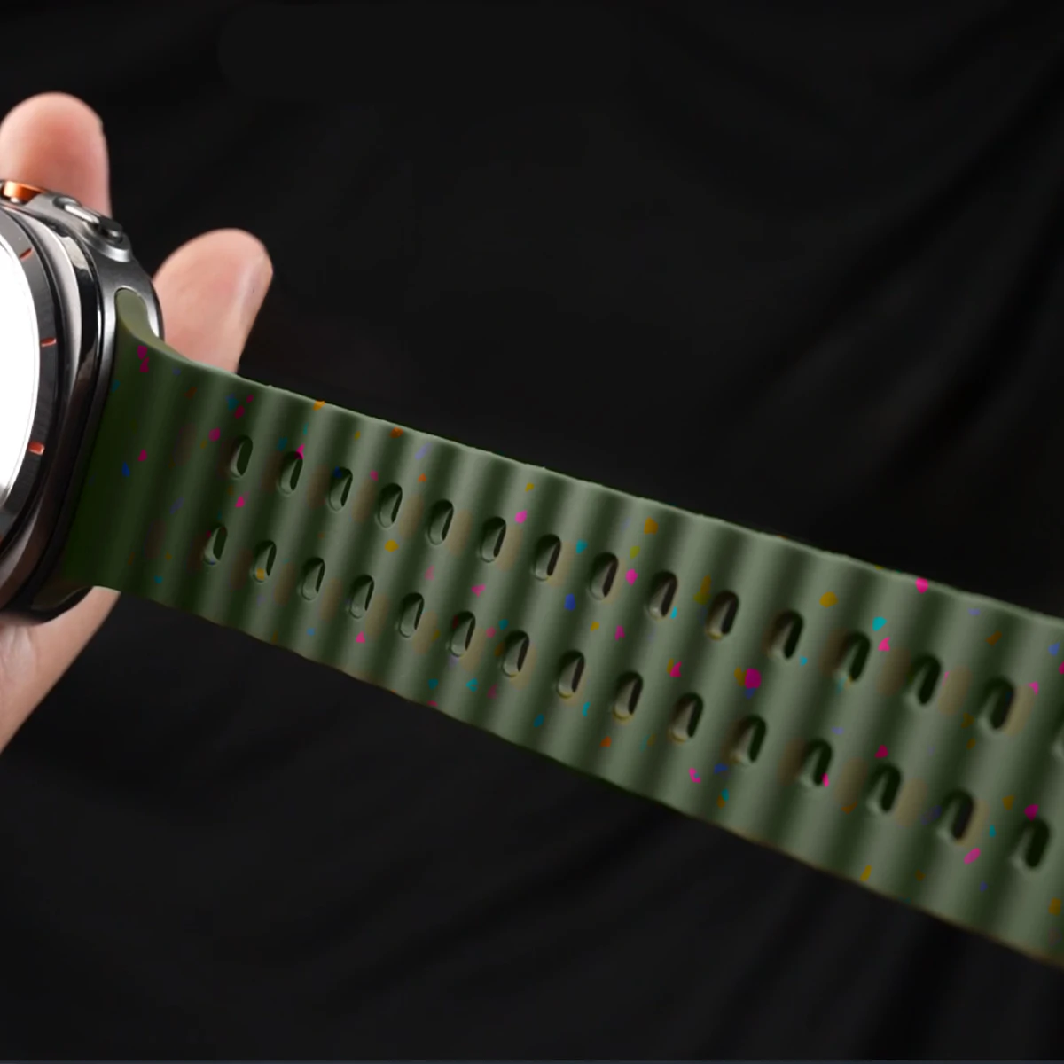 Silicone Sport Strap for Smartwatch - Durable and Comfortable Bracelet Accessory