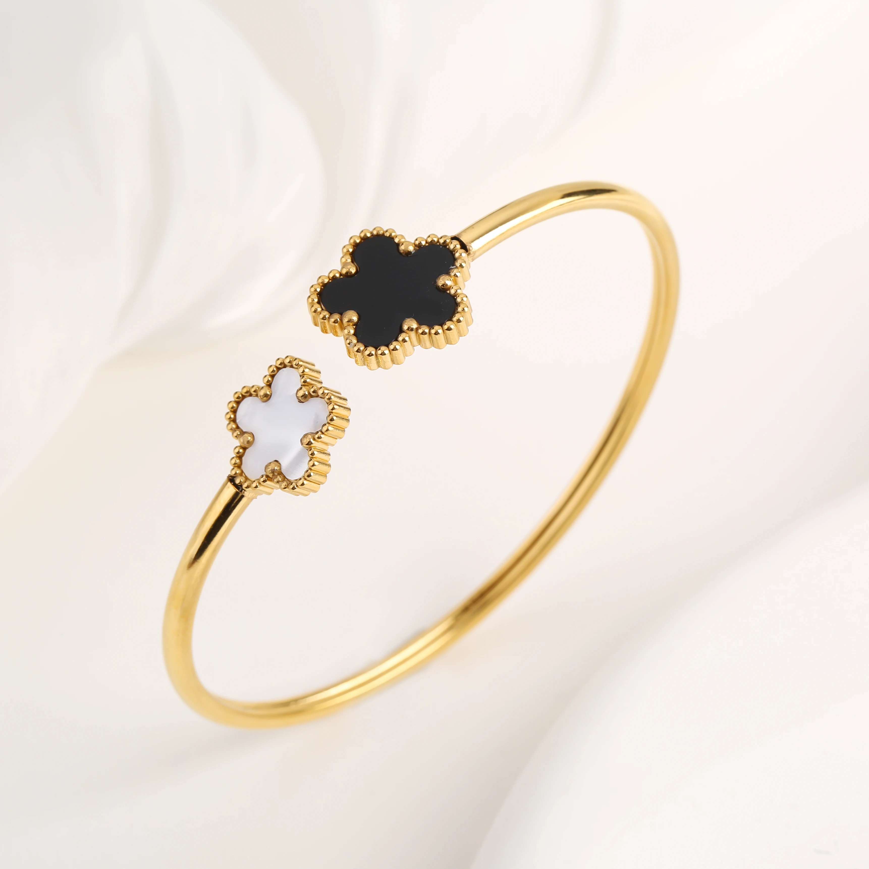 Classic Luxury Stainless Steel Five Leaf Flower Open Bangle High Quality Women Fashion Party Jewelry Gift Daily Wear Clover 3