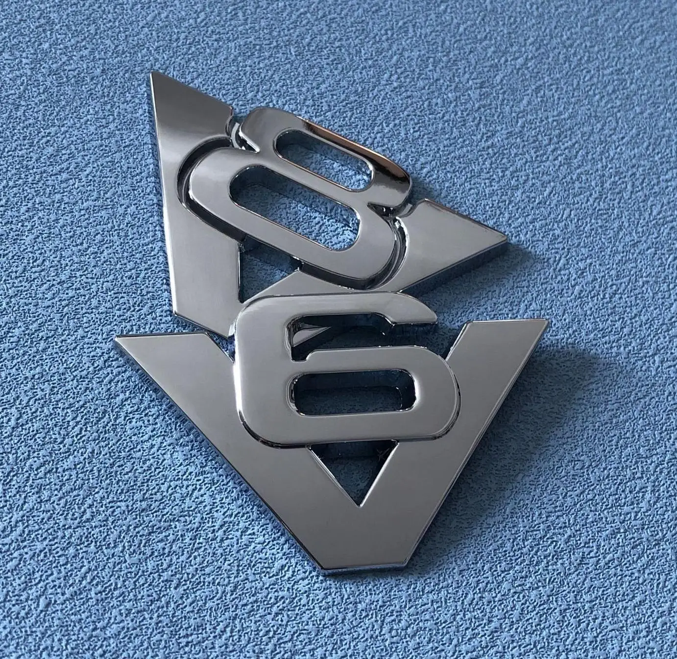 메탈 자동차 스타일링 V6 V8 배기량 로고 펜더 트렁크 리어 데칼 엠블럼 배지 스티커