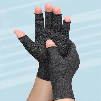 1 Pair Of Half Finger Gloves Non-slip Breathable Comfortable Stretch Nursing Training Gloves for Men Women 2