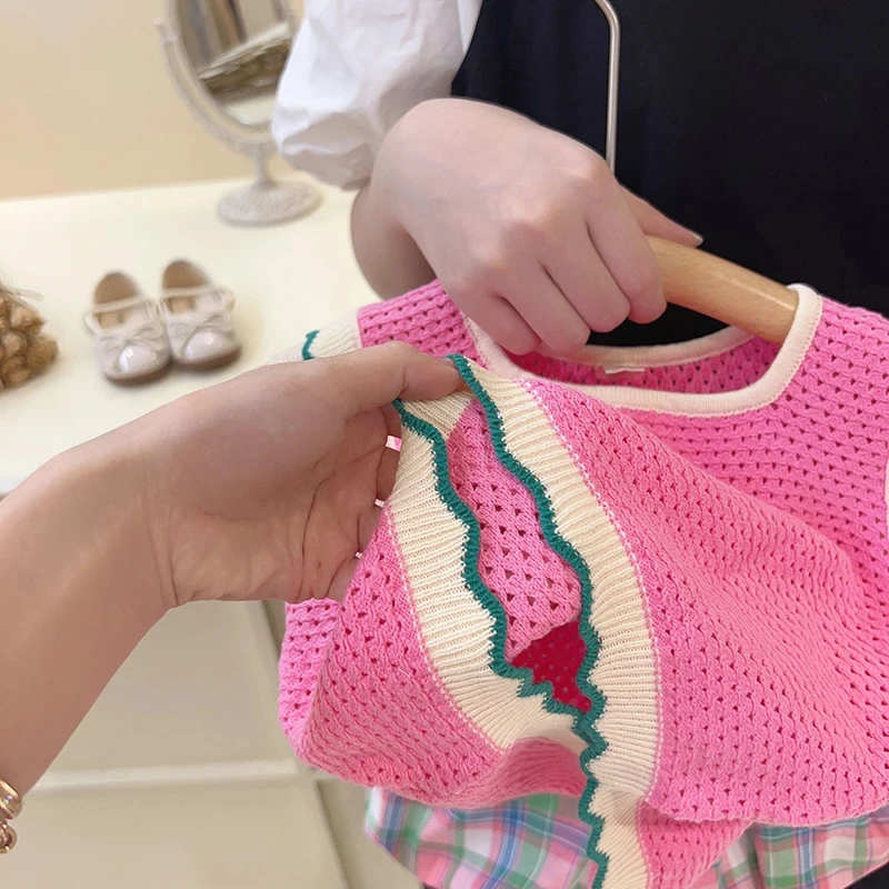 مجموعات ملابس الفتيات 2025 الصيف الكورية الوردي رقيقة محبوك فتاة مجموعة الأطفال جوفاء تنفس سترة زهرة برعم السراويل قطعتين