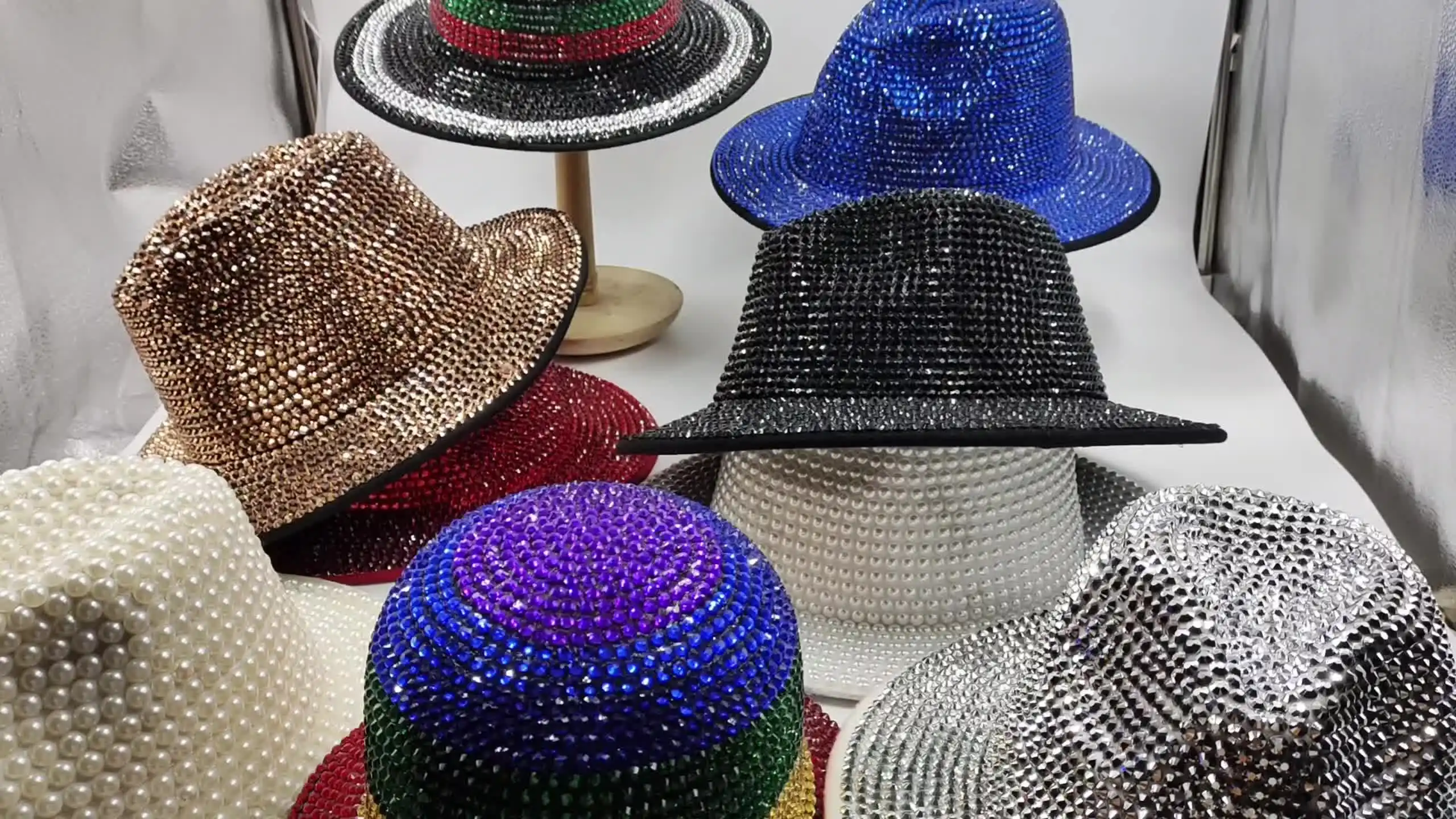 2024 Rhinestone Cowboy Hats for Men and Women Red Matching 