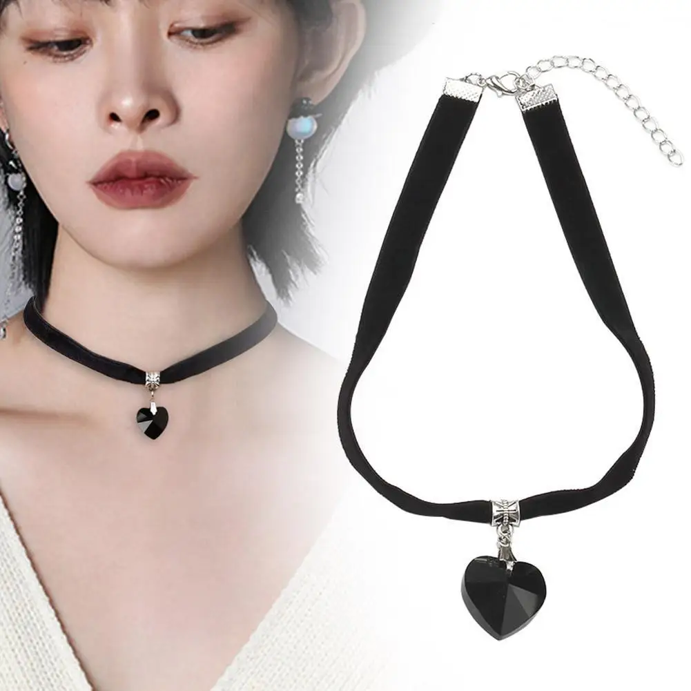 

New Retro Europe And The United States Heart - Shaped Crystal Pendant Black Peach Necklace Jewelry Party Clothing Accessories
