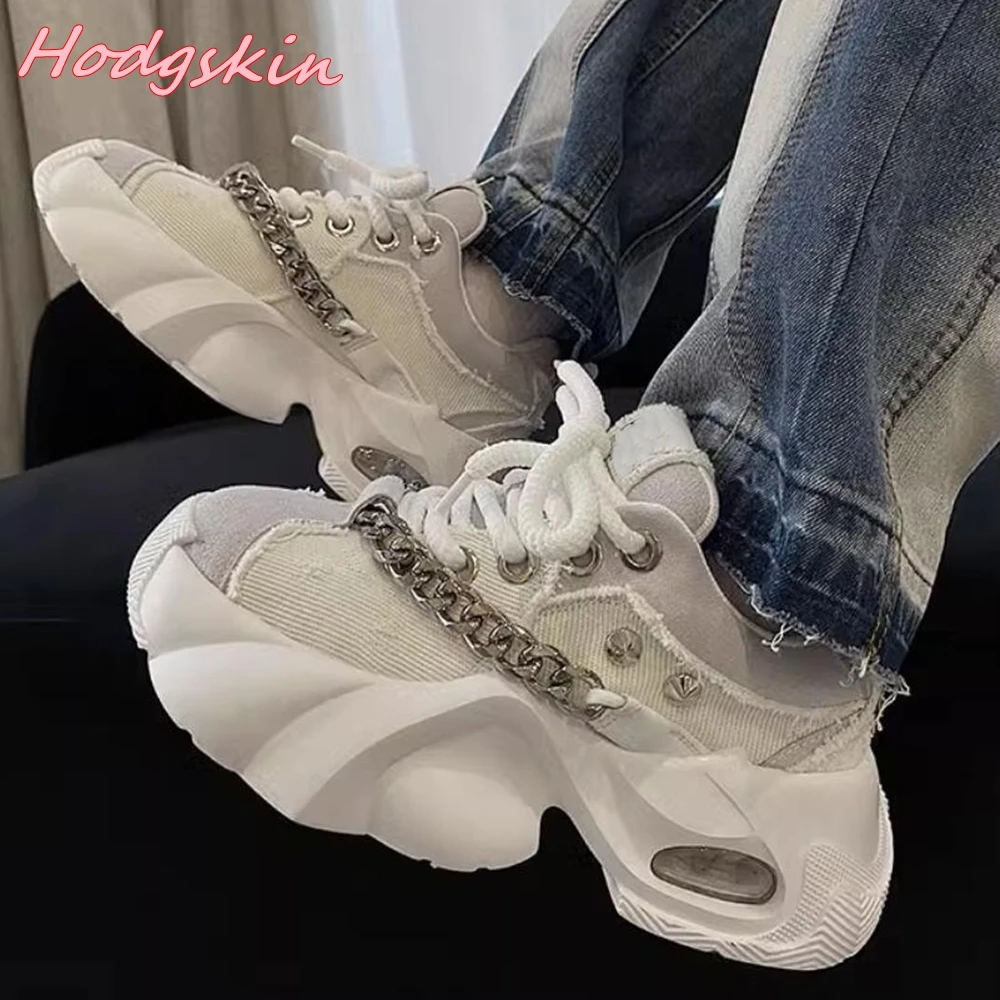 2024 New Men Shoes Round Toe Metal Chain Decoration Thick Sole Flat with Shoes Casual All-match Height Increasing Fashion Shoes