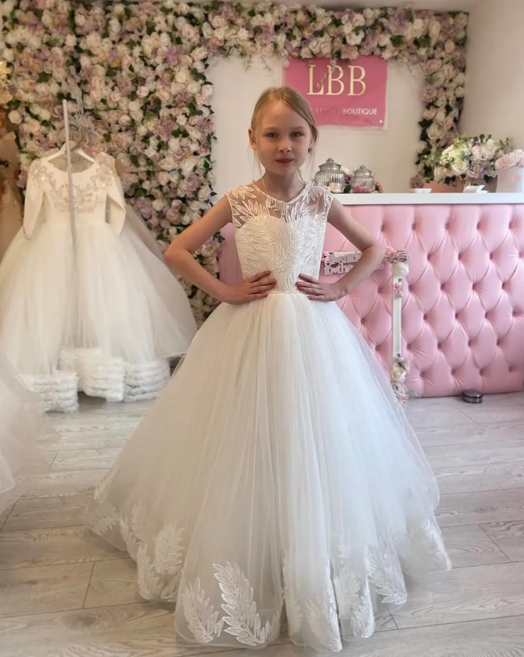 FATAPAESE 2022 Communion Party Flower Girl Dresses White A- line Gown Long Maxi Tutu Sleeveless Leafs Floral Appqulies Princess