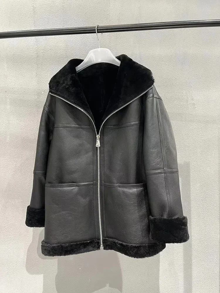 Рисунок 2 - Женское пальто из натурального меха