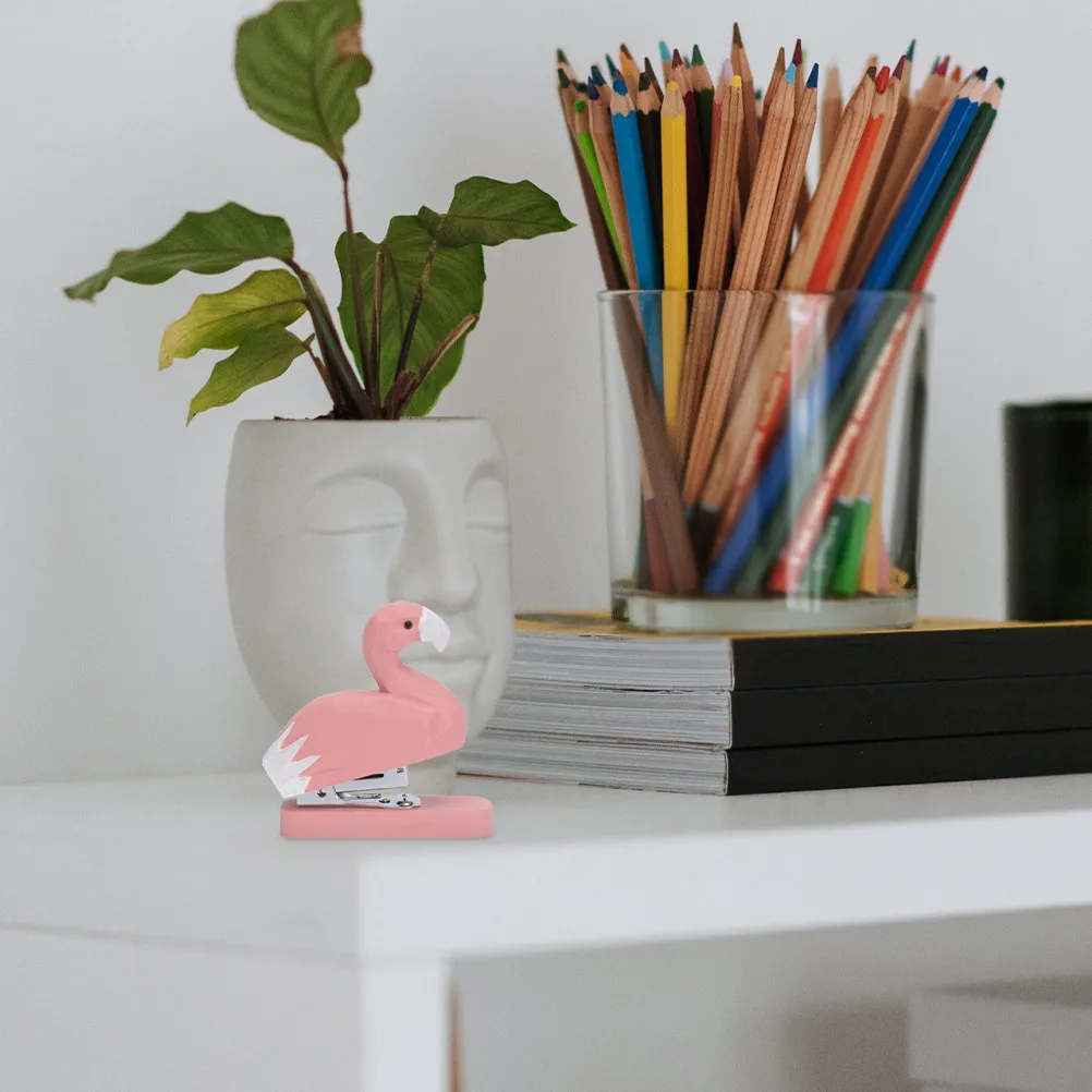 2Pcs 동물 나무 스테이플러 휴대용 미니 사무실 스테이플러 귀여운 책상 액세서리 학교 홈 오피스 용품 여성을위한 재미있는 선물