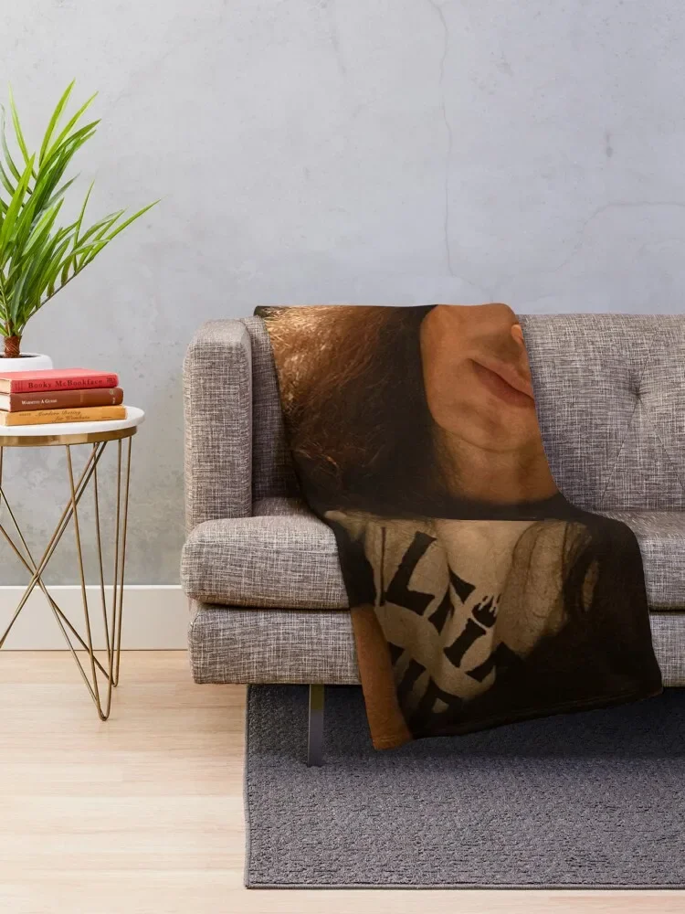 Joseph Quinn Throw ���, �� �ʴ��� �̺� ���