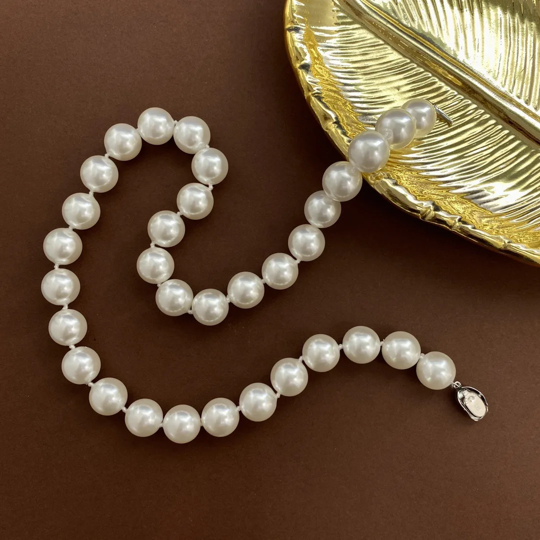 Luxury retro 12mm round pearl necklace fashion elegant temperament beaded clavicle chain.
