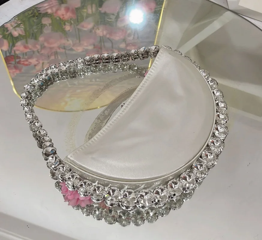 New luxury fashion girl bag French fairy dinner bags Pearl studded flowers Women's bag underarm handbag