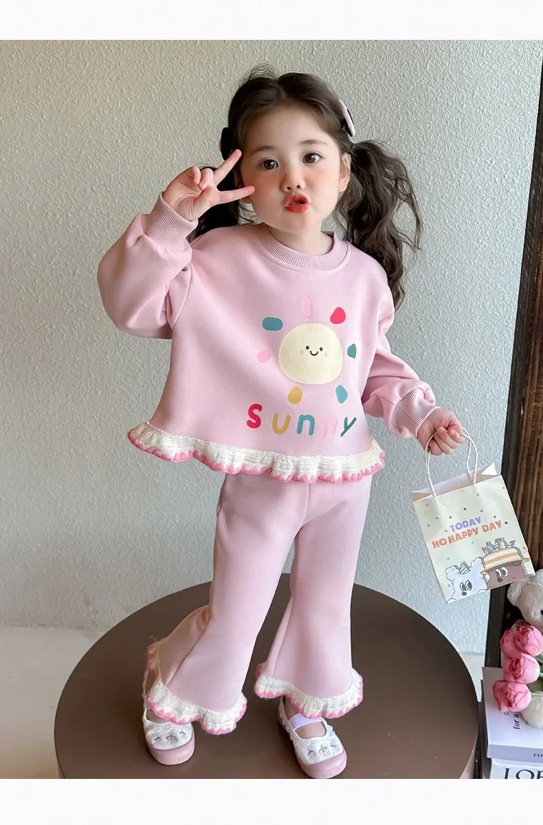 Designer-Sweatshirt-Set mit Spitzenbesatz – zarte Blumenstickerei mit passenden Pumphose | Atmungsaktive Baumwolle – Detail 9