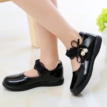 Kids Black Performance Shoes Soft Sole for Students Flat Shoes Casual Versatile 2024 New Kids Princess Shoes with Sweet Pendant 1