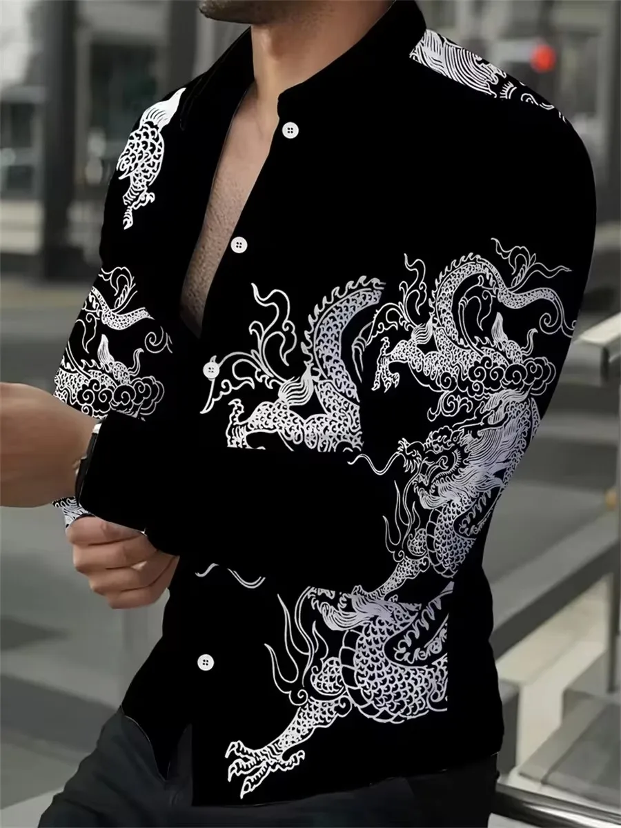 قميص رجالي بأكمام طويلة بتصميم خطوط هندسية باللونين الأسود والذهبي، كارديجان أنيق وعصري من قماش مريح.