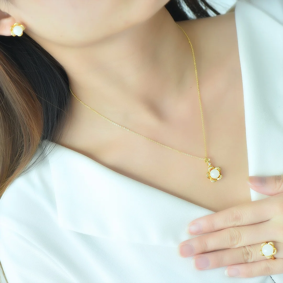 

Комплект из колье, серёг и кольца, с нефритом