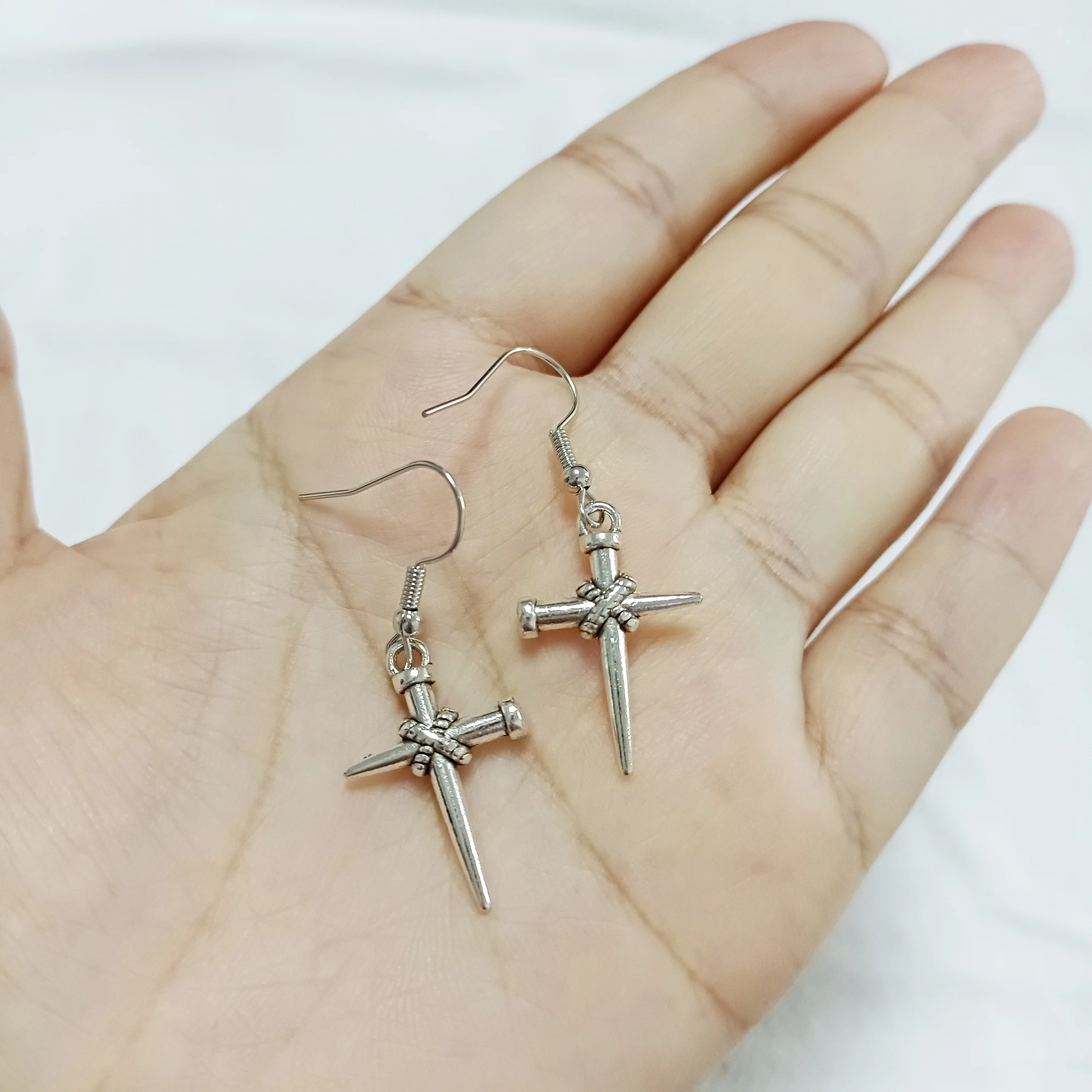 Orecchini Ipoallergenici Regalo Orecchini Croce Rovesciata OIDEA - 3 Paia In Acciaio Inossidabile Ipoallergenico, Per Uomo E Donna, Stile Hip Hop Punk Orecchini Uomo Acciaio Chirurgico