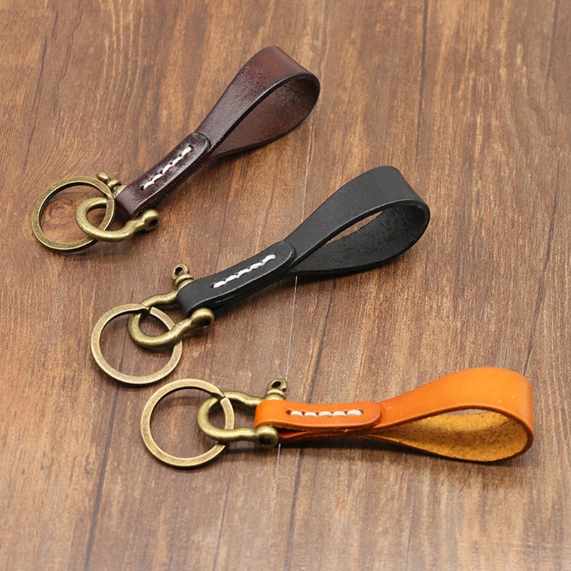 Einfacher handgemachter Rindsleder-Schlüsselanhänger, hochwertiger Taschenanhänger, Leder, Autoschlüssel, Schlüsselband, Vintage-Kupfer, Hufeisenschnalle, Rucksack-Anhänger – Detail 4