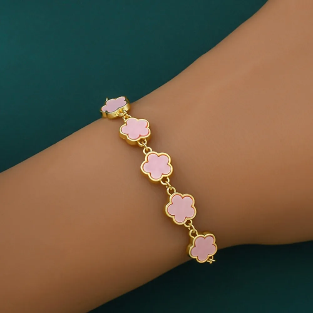 Elegant Adjustable Chic Five Flower Bracelet for Women Vinatge Floral Chain Bracelet Perfect for Casual Attire & Gifting