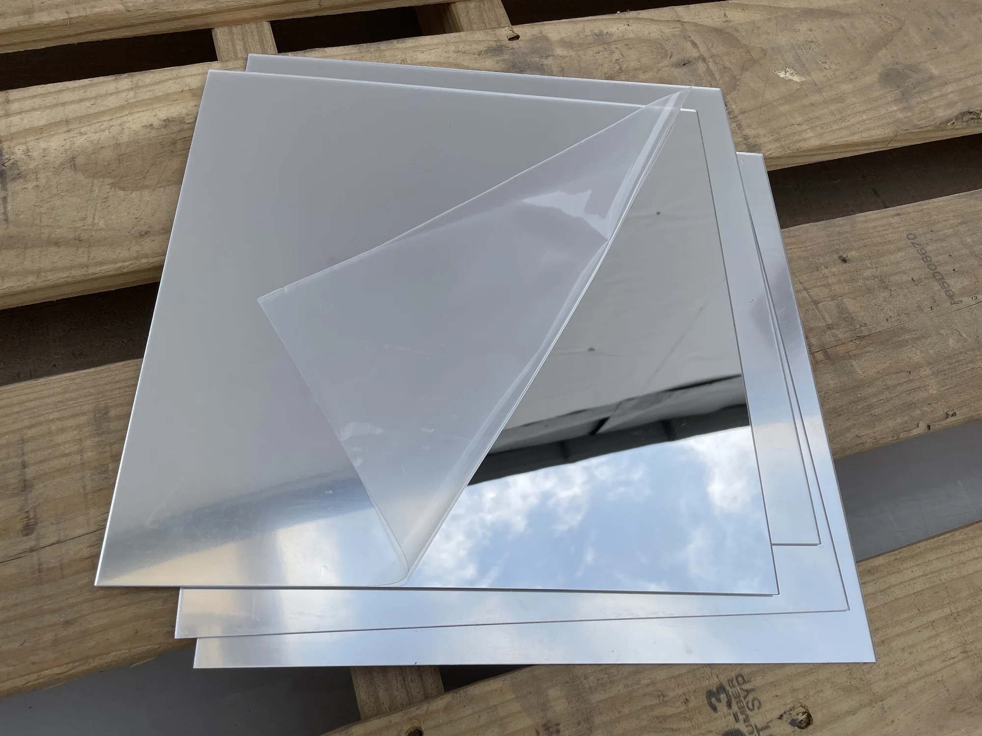 300x300mmSquareSelfAdhesiveSilverAcrylicMirrorNonGlassSafety