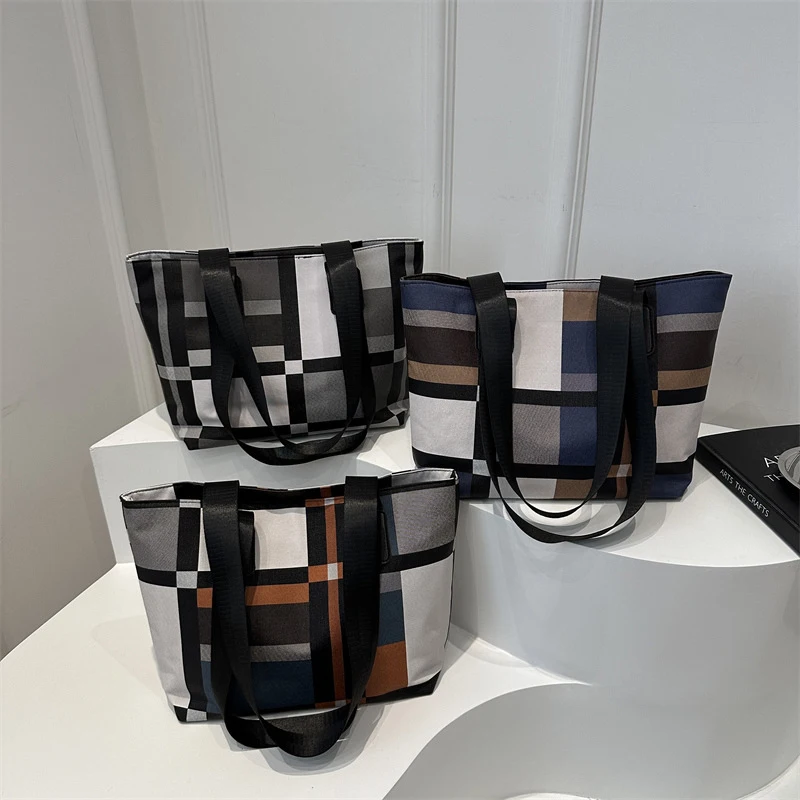 Casual Trendy Women's Handbag Shoulder Bag PU Leather Grid Pattern Wear-resistant Large Capacity Tote Bag For Outings Shopping