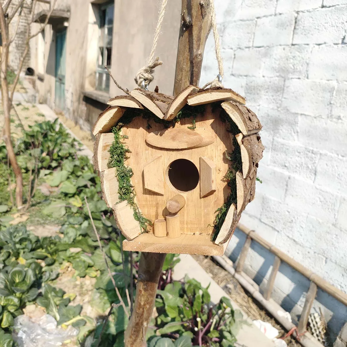Wooden Bird's Nest Outdoor Hanging Heart-Shaped Bird's Nest House Pole Small Birdcage House Budgie Bird 1 Piece