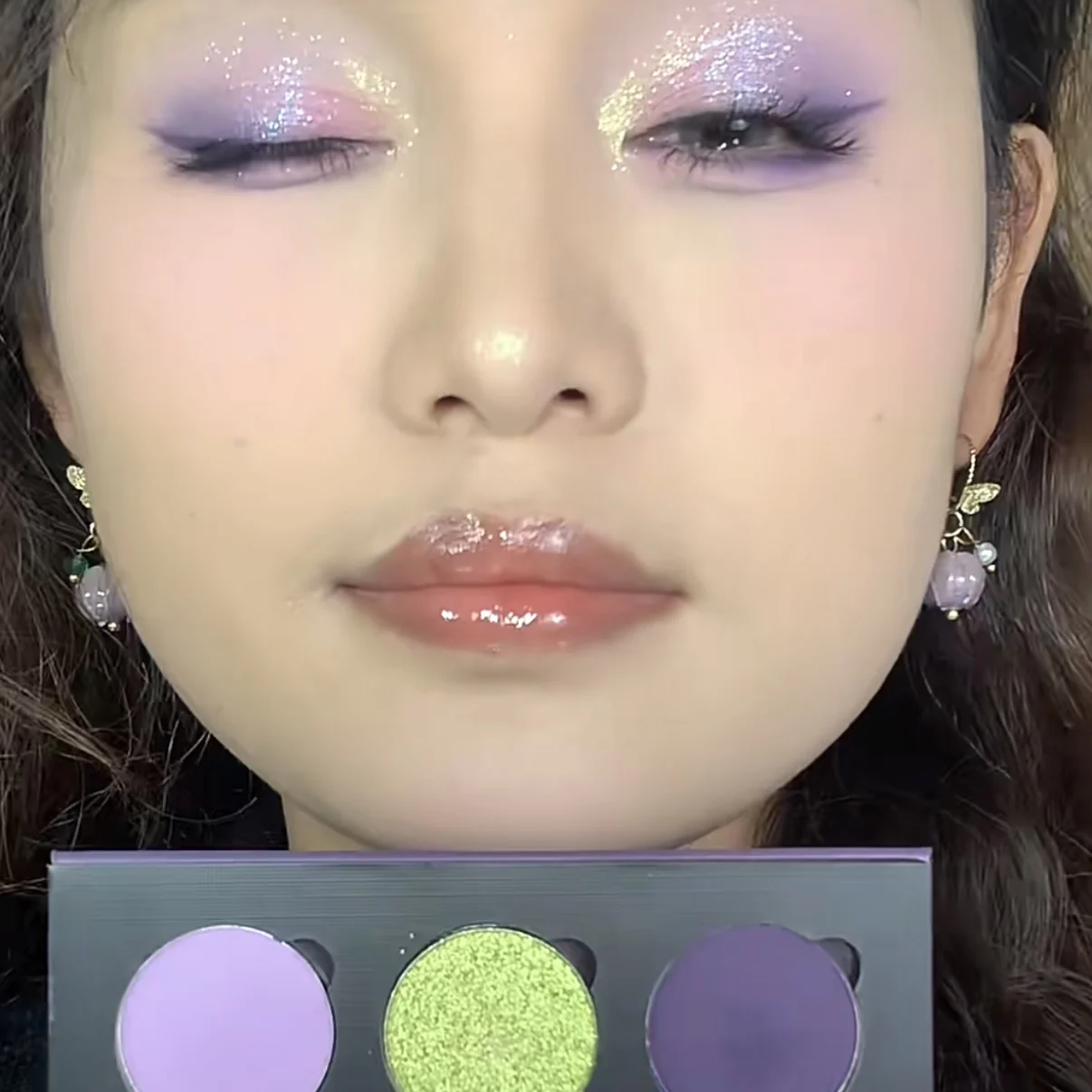 Description Picture 6 of itemCHOIZ BEAUTY 6 Color Eyeshadow Green Chameleon Butterfly Matte Platte Shimmer Shining Eye Shadow Black Halloween Gothic