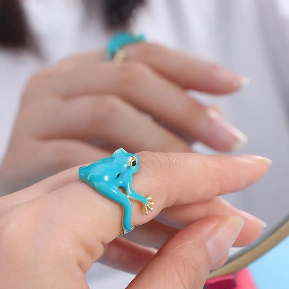 ハンドメイド 人形型リング 淡い緑 ハンドメイド 人形型リング 淡い緑 ハンドメイド 人形型リング