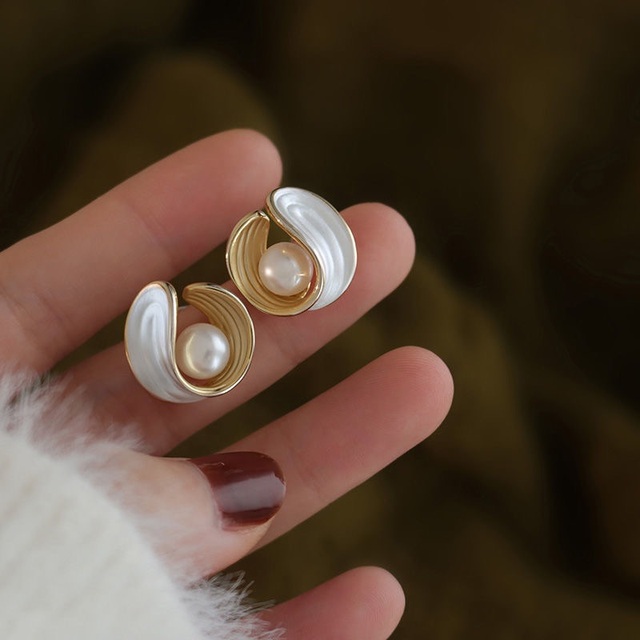 Simple Celebrity Style Gold Pearl Drop Earrings For Woman 2022 Korean Fashion Jewelry Wedding Girl's Sweet Accessories