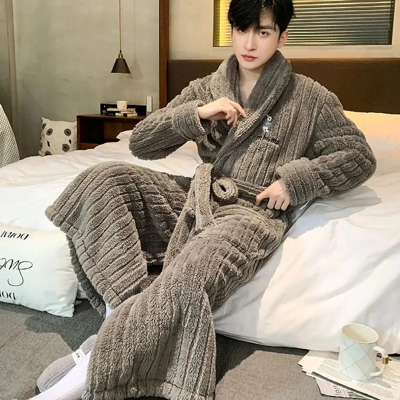 Long Nightgown for Men Coral Velvet Bathrobe Long Sleeve Pajamas for Male Autumn Winter Thickened Warm Flannel Bathrobe Homewear
