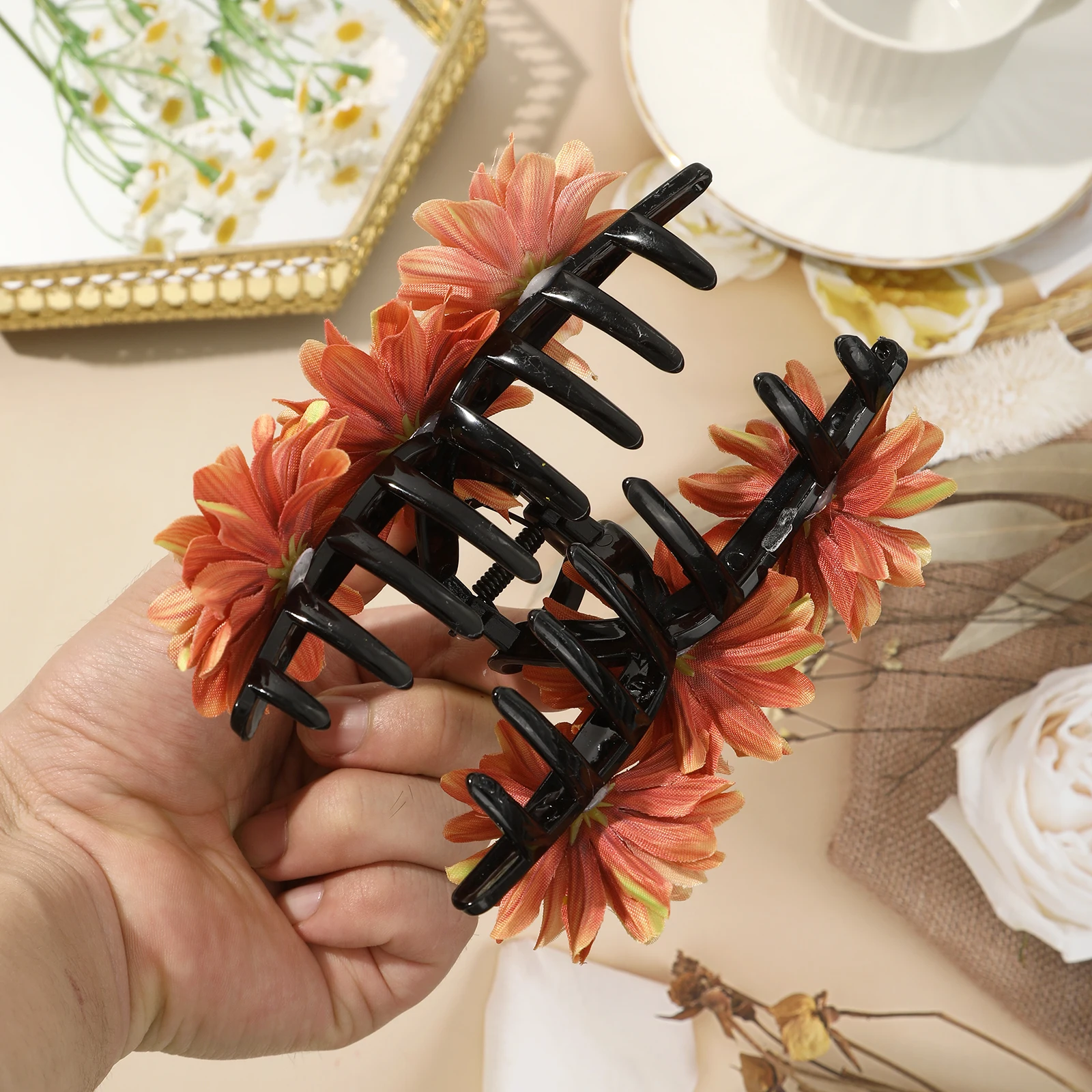 1pc Spring Flower Hair Claw Crab Clips for Women Sweet Shark Clip Flowers Barrettes Plastic Hairpin Hairgipper Hair Accessories