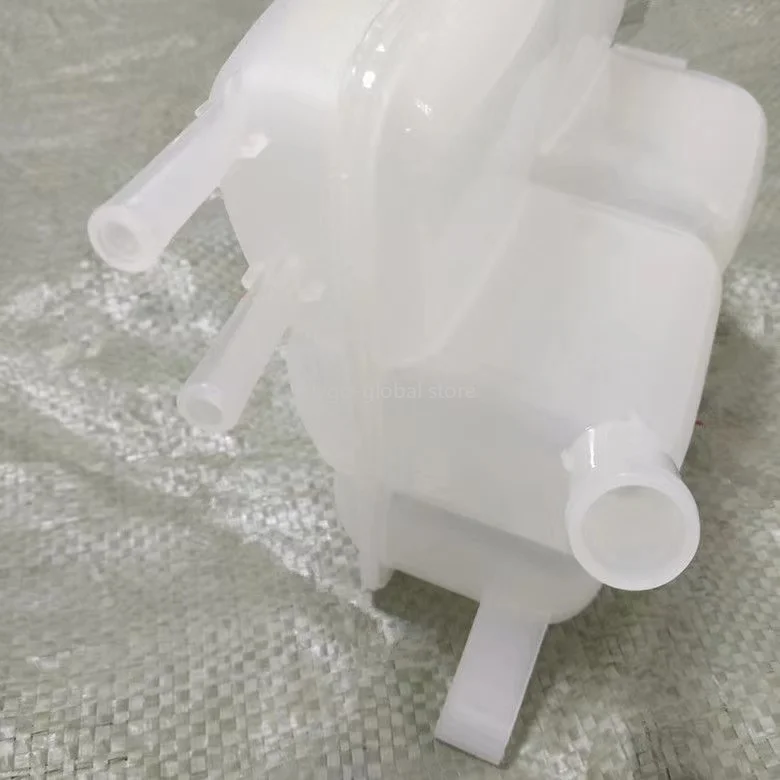 Suitable for Ford Focus Mazda 3 expansion tank coolant tank bottle 05-14