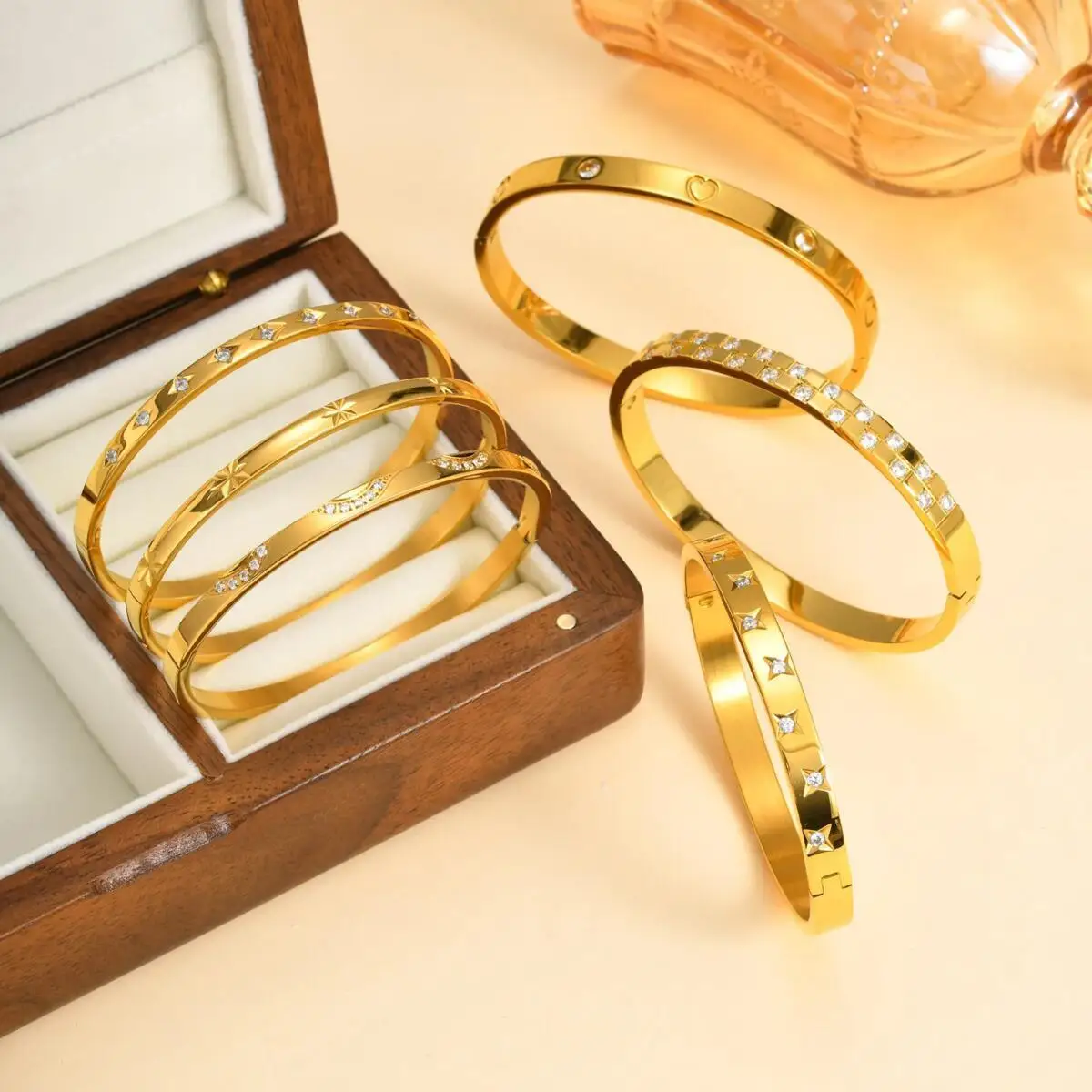 Vnox Stainless Steel Women Bangle Bracelet Luxury Solid Gold Plated Love Cuff Bracelets US Europ Fashion Daily Ins Jewelry