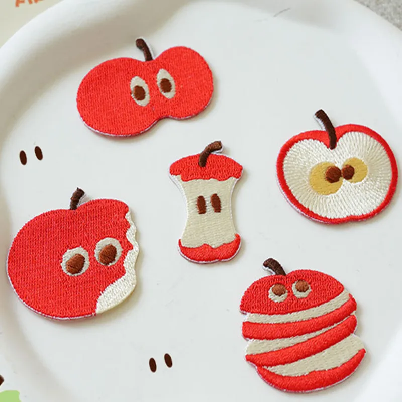 귀여운 빨간 사과 자기 접착 자수 패치 장식 의류 배낭 신발 모자 DIY 전화 케이스 학생 문구
