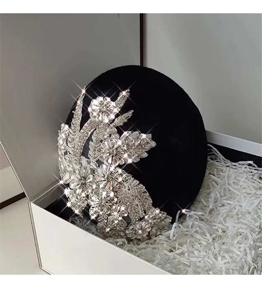 

202311-shi ins chic fashion designer Luxury rhinestone flowers Phoenix tail wool lady beret hat women Leisure painter cap