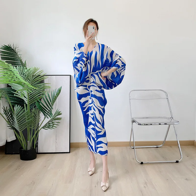 

Miyake pleated dress women 2022 spring and summer women's new design print V-neck loose large size slim mid-length dress women