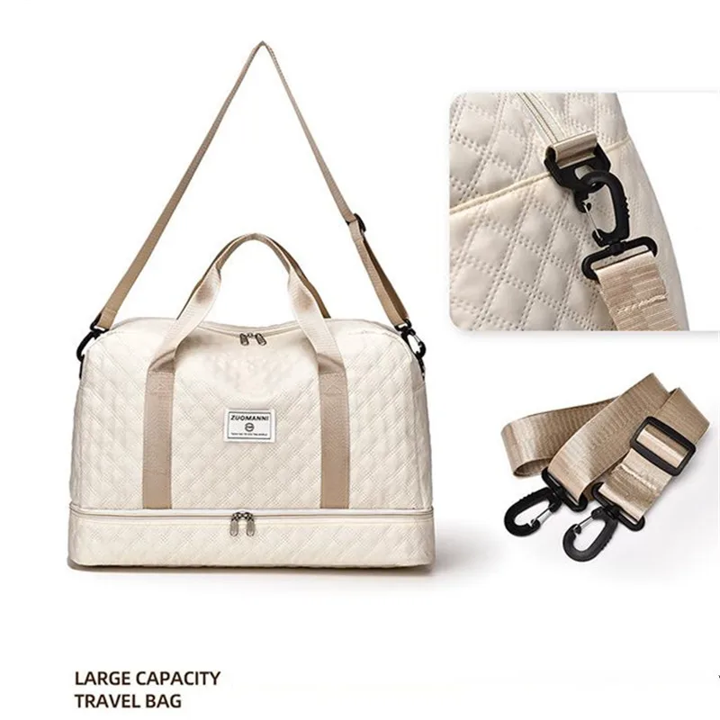 Solid pattern nylon travel bag.