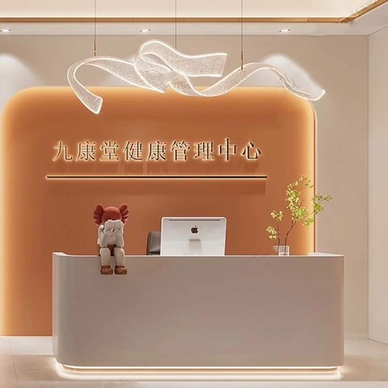 Рисунок 4 - Роскошный подиумный стол для супермаркета