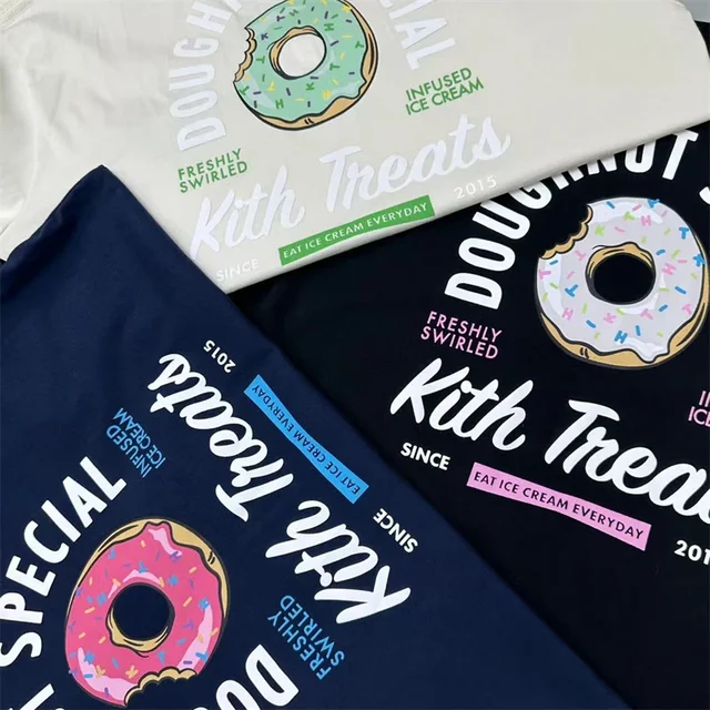 High-quality oversized T-shirt with a vibrant donut theme for a unisex fashion statement in spring and summer