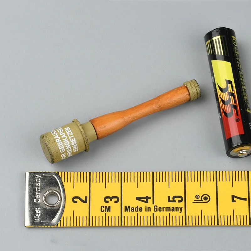did-1-6-scale-soldier-d80152-wwii-african-corps-infantry-grenade