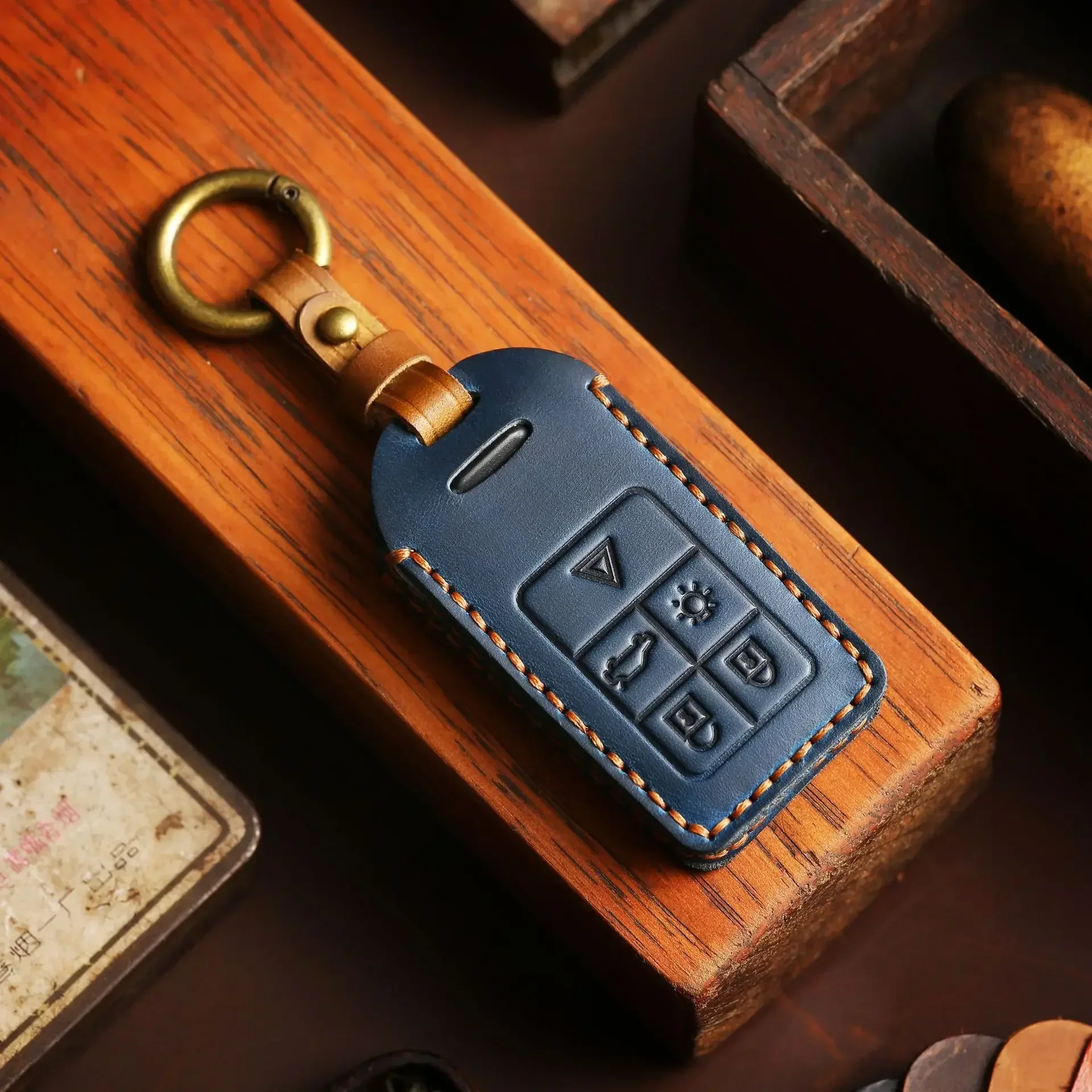 Leather Protector Fob Case key case key case cover car key shell car key chain for Volvo S60 S80 V60 XC60 XC70 S60L V40 XC90 Keyless Go Remote Car Key Cover