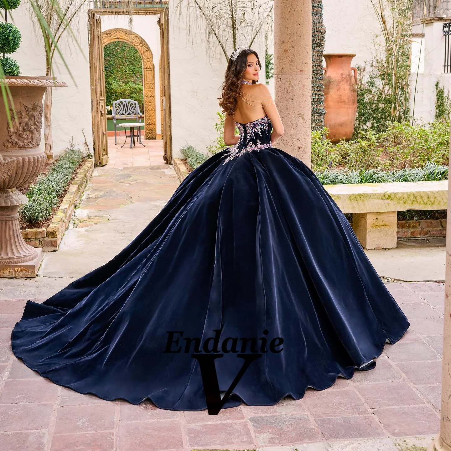 Vendanie Charming Satin Quinceanera Dress Appliques High Neck Beadings Sleeveless Robe Princesse Bleu Femme Customized