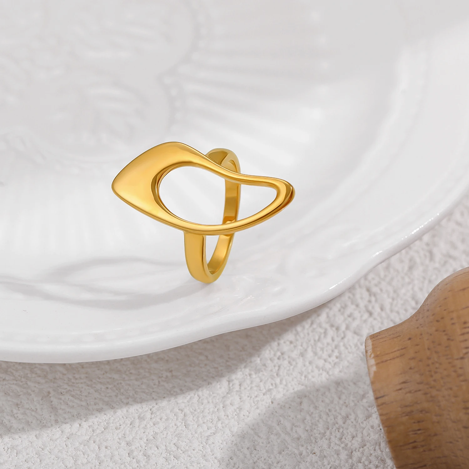 New 18K Gold Plated Hollow Out Geometric Irregular Indie Finger Ring Minimalist Metal Stainless Steel Rings Summer Party Jewelry