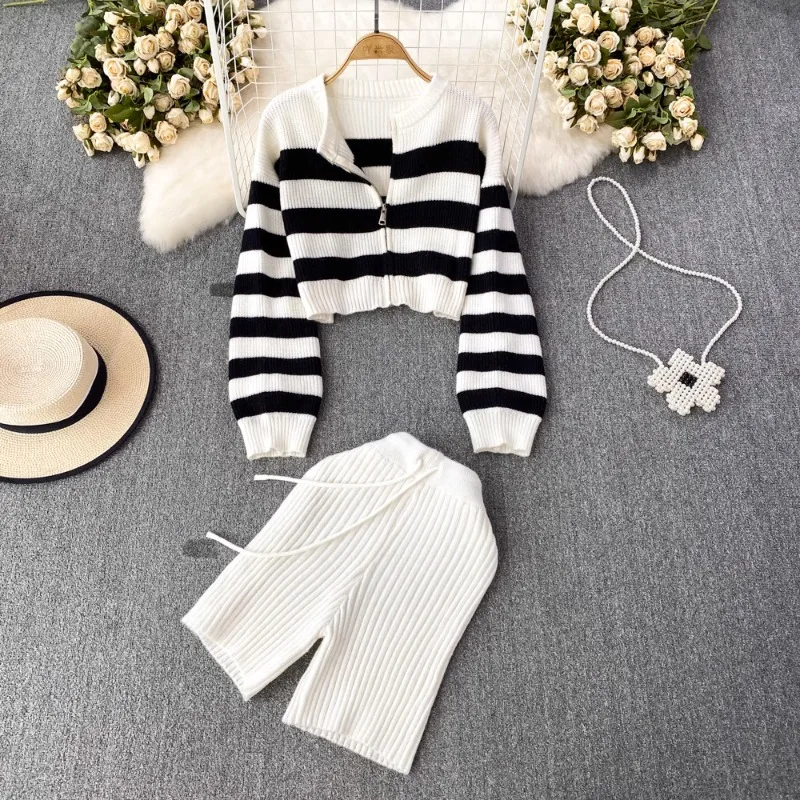 

Fashion Stripe Knit 2-Piece Shorts Set for Autumn/Winter Women's Sets 2023 New Full Sleeve Zip Cardigan+Elastic Waist Short Sets