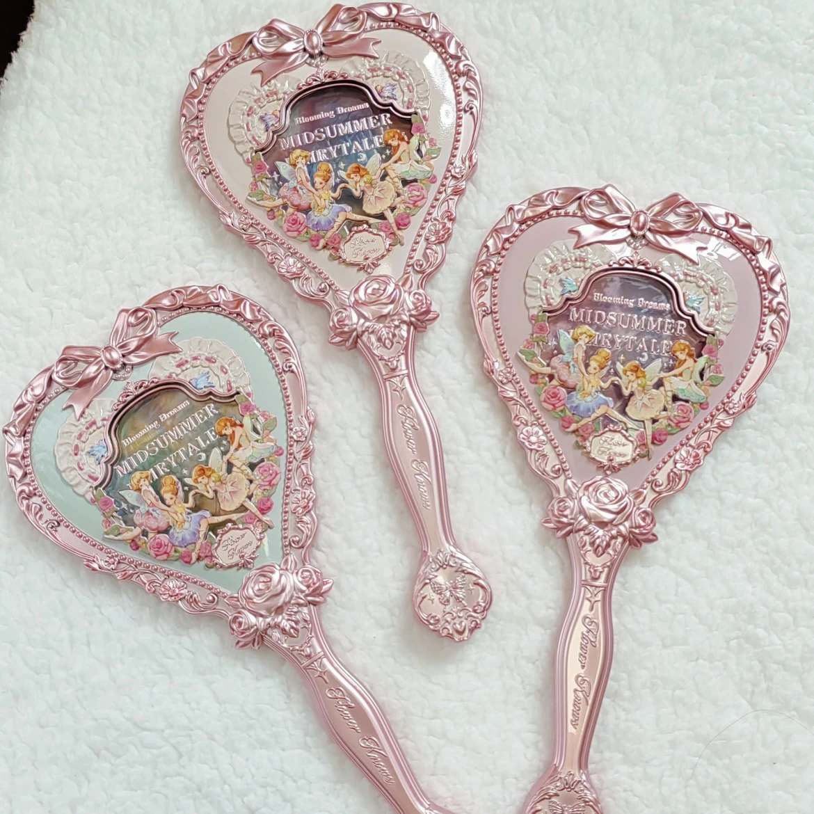 مرآة زينة فاخرة ذات إصدار محدود للذكرى التاسعة من فلاور نوز مع فرشاة شعر مجداف ومجموعة حامل فرشاة لمكتب المكياج