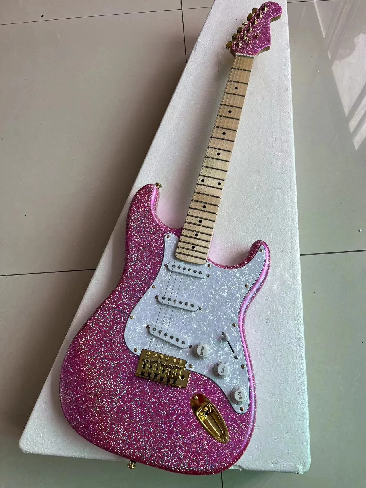 

High Quality Custom Body 6 String Wooden Bling Purple ST Electric Guitar 22 Fret Special Price Package Super Value Only