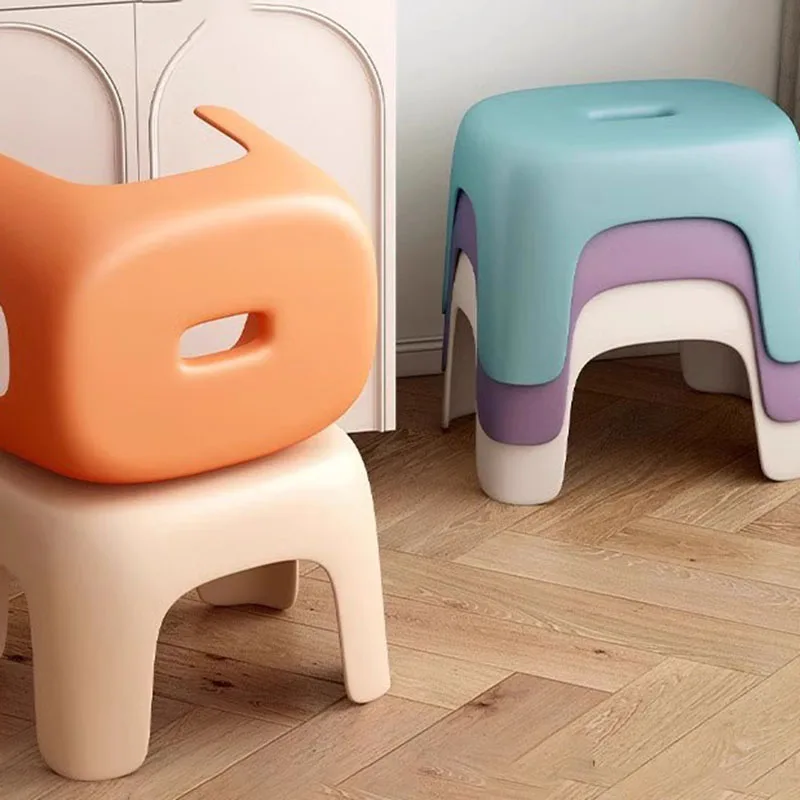 Рисунок 4 - Мобильный минималистичный табурет