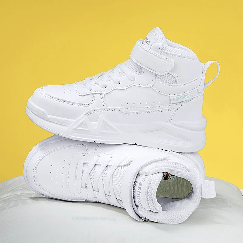 حذاء رياضي للأطفال